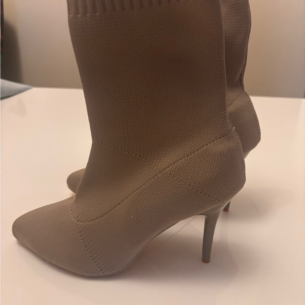 Elegant Tan Women's Boots, tan color, material, size 8
